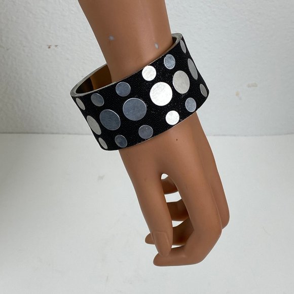 Set of Four Cuff Bracelets Wood, Beaded, Metal - Picture 5 of 9